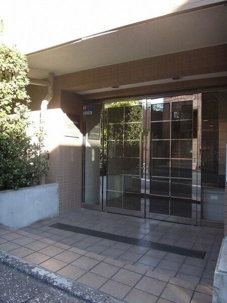 ルーブル新宿西落合Ⅱのエントランス