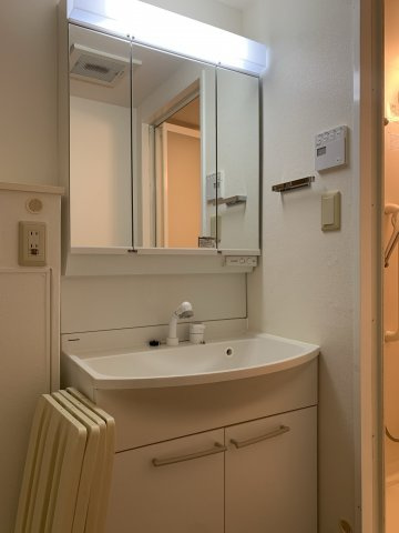 ＫＤＸレジデンス日吉の独立洗面台|※同タイプ別部屋の参考写真になります