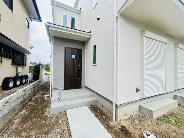 新築　高崎市片岡町2丁目　Heartful　Town　A号棟の玄関|現地写真　ポストと一体型のTVモニターホンでセキュリティ安心！
