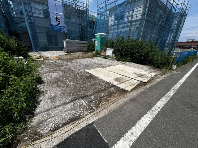 新築　高崎市片岡町2丁目　Heartful　Town　B号棟の駐車場|現地写真　駐車スペースは並列3台分可能です！
