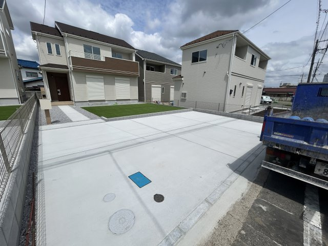 新築　高崎市片岡町2丁目　Heartful　Town　B号棟の駐車場|現地写真　駐車スペースは並列3台分可能です！
