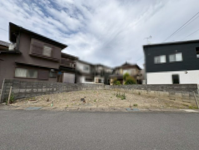 亀岡市篠町柏原の前面道路含む現地写真|前道幅員広々約6.2ｍ！運転が苦手な方も楽々駐車できます！