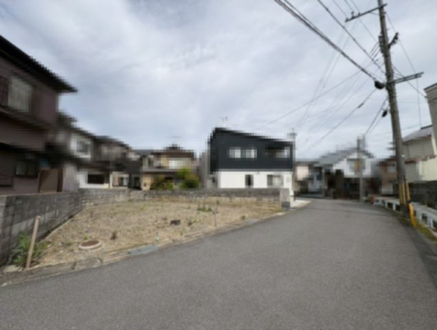 亀岡市篠町柏原の前面道路含む現地写真|土地面積は約106.45㎡あり、ゆったりとしています！