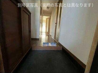 御駒ハイツの玄関