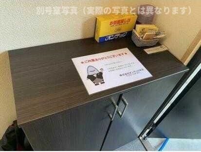 御駒ハイツの玄関