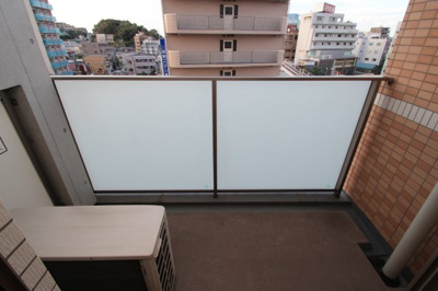 【バルコニー】 | ラ・シルフィード | ※同建物ほかのお部屋の写真です。