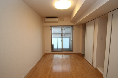 【居間・リビング】 | ラ・シルフィード | ※同建物ほかのお部屋の写真です。