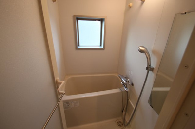 【浴室】 | ラ・シルフィード | ※同建物ほかのお部屋の写真です。