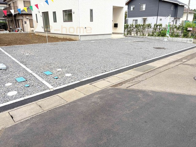つくば市高見原第17　新築戸建て　1号棟の駐車場|カースペースは3台完備。ゲスト用のスペースも確保できますね♪