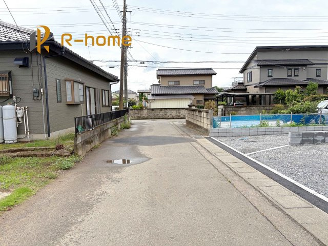 つくば市高見原第17　新築戸建て　1号棟の前面道路含む現地写真|『今から見たい！』大歓迎です♪
お気軽にＲ－ｈomeまでお問い合わせください。