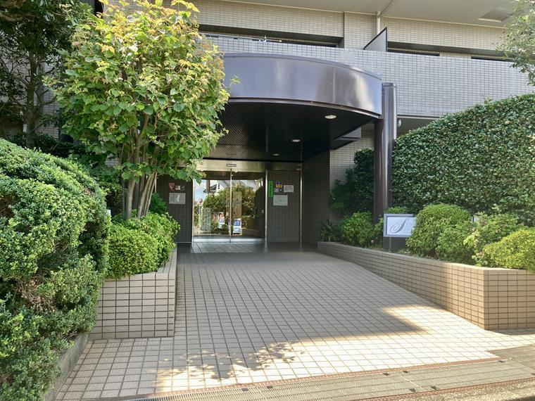 ソフィアすずかけ台ソルフェージュのエントランス