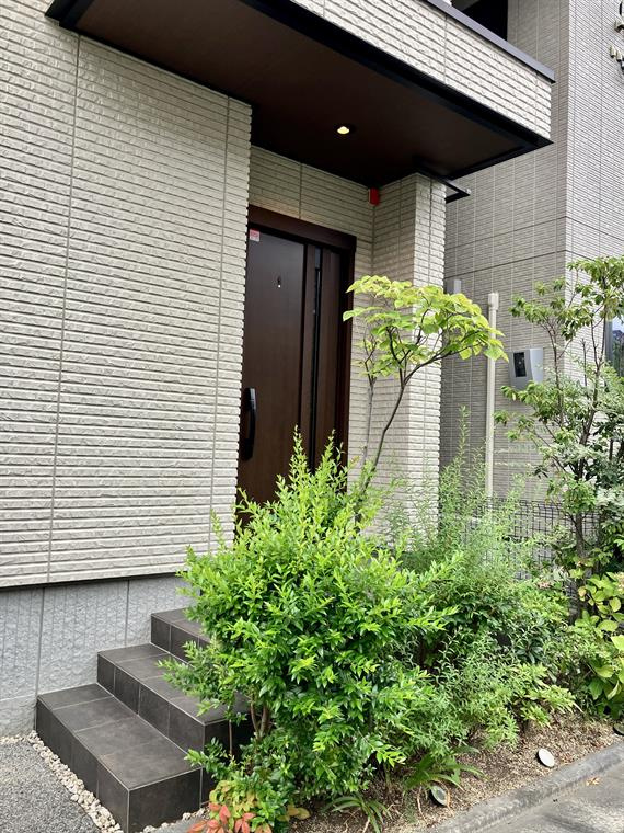 本町戸建のエントランス