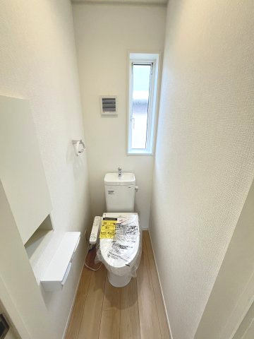 【内装】 | 福岡市早良区梅林7丁目第6　3号棟（全4棟）【仲介手数料無料・0円】 | 施工例。2階にもトイレです。施工例は完成時と異なる場合があります。