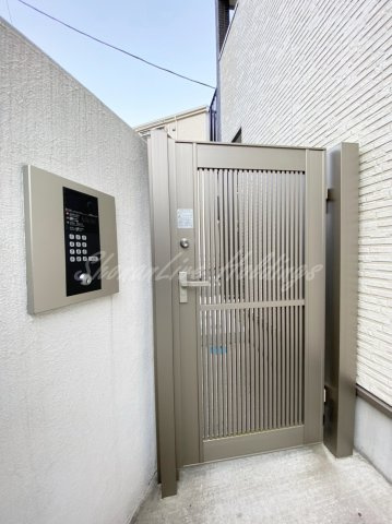 プロシード追浜のエントランス|オートロック付エントランス♪