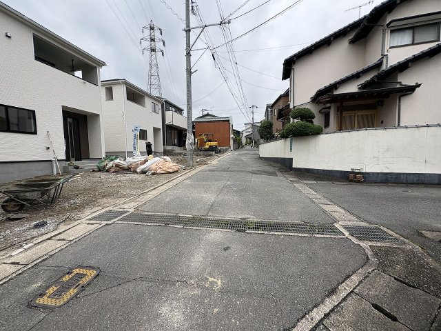 【その他】 | 福岡市早良区梅林7丁目第6　4号棟（全4棟）【仲介手数料無料・0円】 | 現地写真。前面道路です。