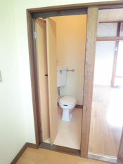 折れ戸のトイレ