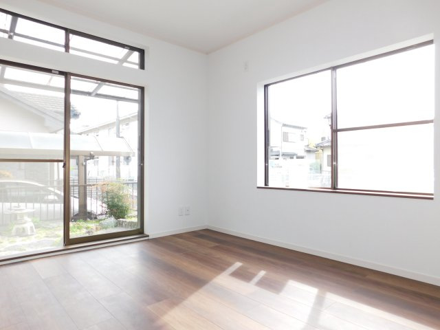 津島市東中地町１丁目の中古一戸建の居間・リビング|◇リビング◇　　南面で明るいリビング約７．０帖　大きな窓の開放感のあるリビング♪
