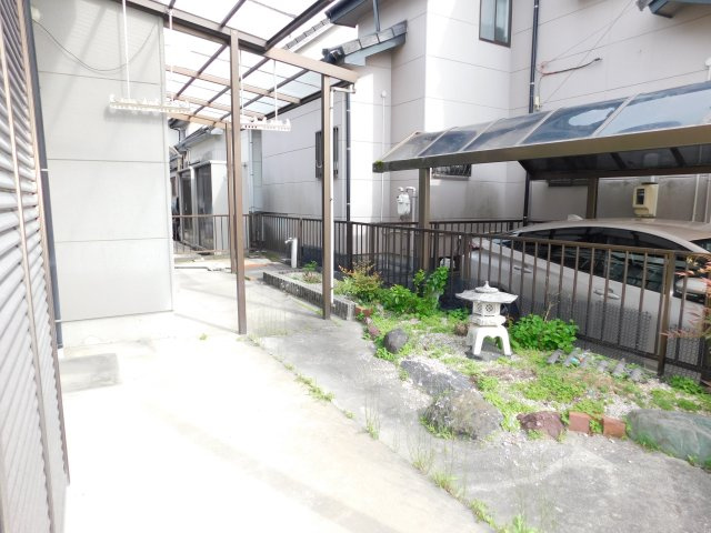 津島市東中地町１丁目の中古一戸建の庭|◇庭◇　　南面の陽当たり良好な庭付き♪　立水栓付完備　家庭菜園などをお楽しみいただけます！