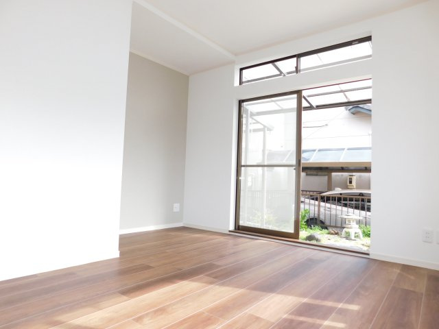 津島市東中地町１丁目の中古一戸建の居間・リビング|◇リビング◇　　南面で明るいリビング約７．０帖　洋室としても利用できます！　　