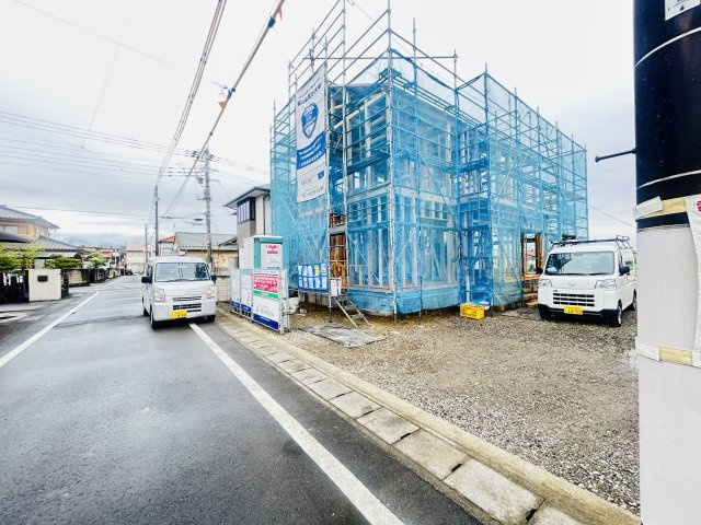 新築　高崎市町屋町第3　Livele Garden.S　1号棟の前面道路含む現地写真|現地写真　西側接道幅員約5.3ｍ　東側接道幅員約4ｍ