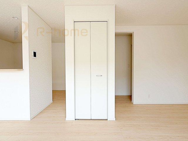 つくば市高見原第17　新築戸建て　3号棟の収納|あると嬉しいリビングクローゼット！共有スペースの収納はあると便利です！