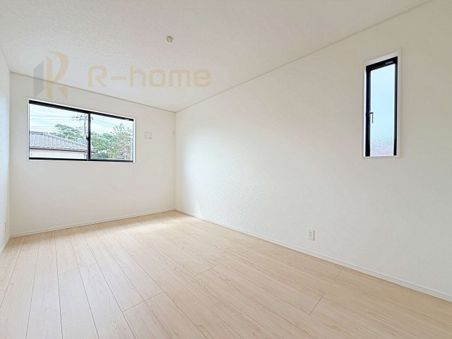 つくば市高見原第17　新築戸建て　3号棟の洋室|2面窓の風通しの良い洋室です♪差し込む暖かな陽当たりで、室内がくつろげる空間に早変わりです♪