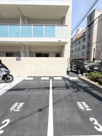 ラ・リヴィエールの駐車場