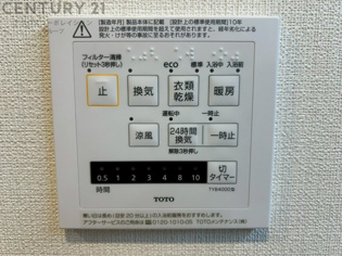 暖房機能があるため、冬場でも温かい浴室で入浴でき、乾燥機能があるため、水気を素早く取り除けます。また、換気機能があるため、湿気を素早く排出してカビや雑菌の発生を防ぐことができます。
