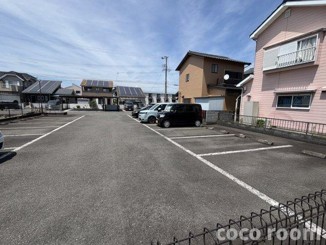 ヴィーヴルⅡ の駐車場