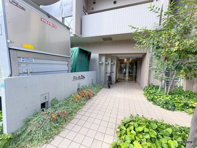 リーゾ　エ　パーネ　仲介手数料無料のエントランス