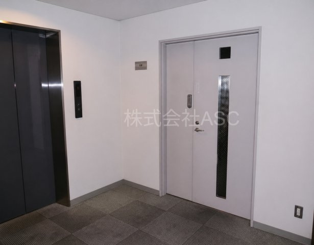 新梅田ＫＳビルの玄関