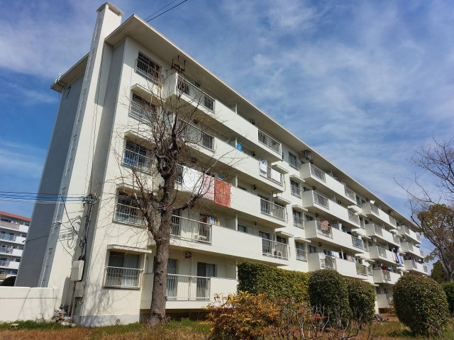 公団狭山住宅7号棟の外観