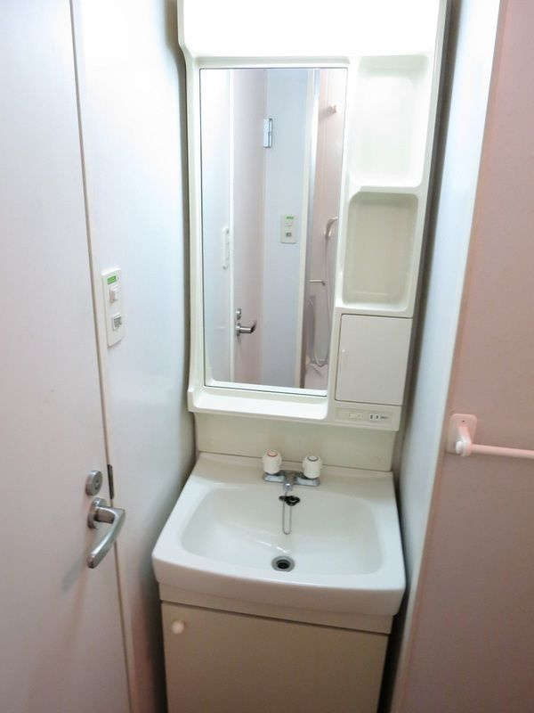 レオパレス小山の独立洗面台