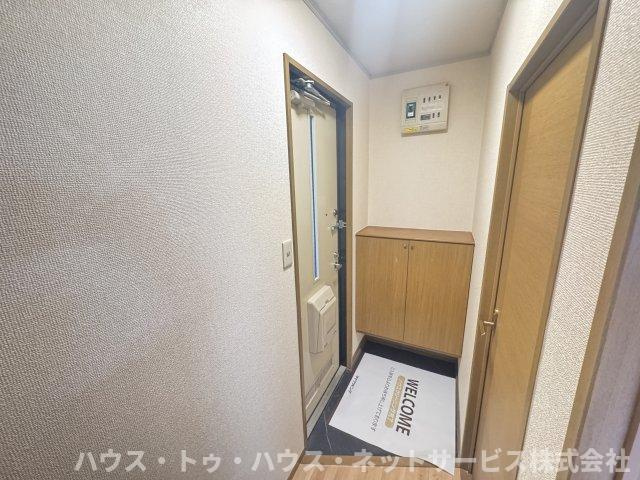 アリュール　Bの玄関