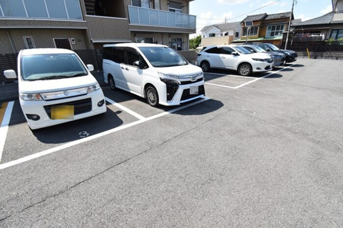虹色の駐車場