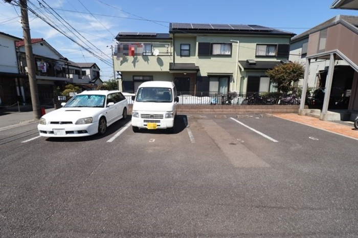 プルミエコートの駐車場