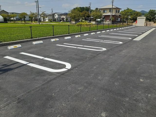 ララ・セゾンの駐車場