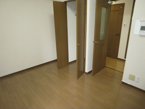プロビデンス東新町の洋室