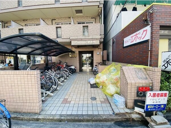 プロビデンス東新町のエントランス
