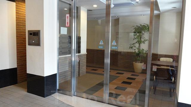 藤和六本木ホームズのエントランス