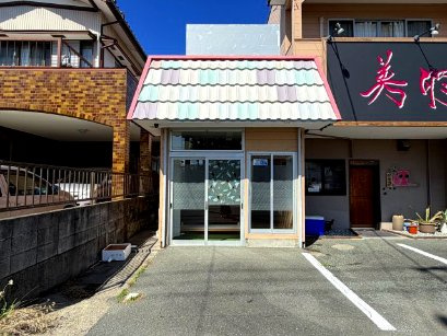 高丘北長谷川様貸事務所西の駐車場