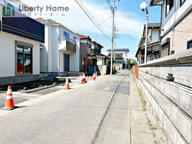 水戸市曙町　新築戸建　A号棟の前面道路含む現地写真