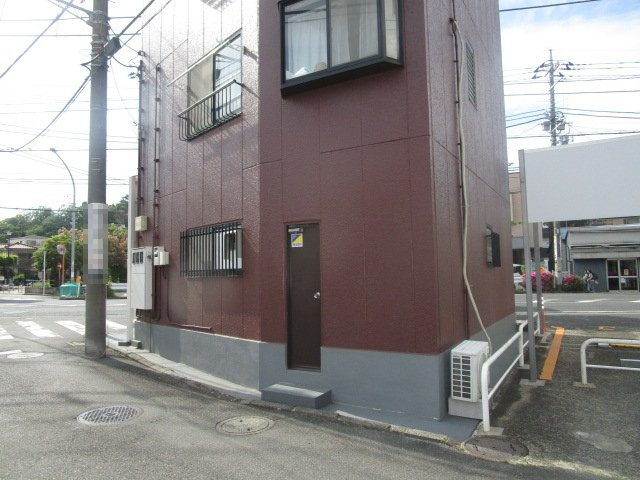 横浜市南区井土ケ谷上町の店舗事務所の外観