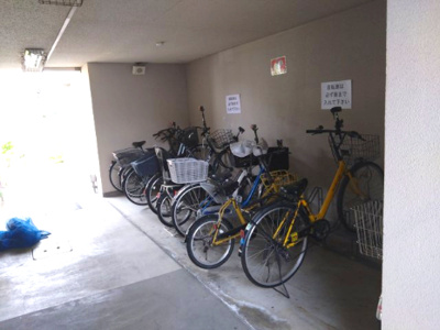 【駐輪場】 | ルイシャトレあびこ | 自転車置き場有り！屋根の付いた自転車置き場なので、雨による自転車の劣化も防げます。