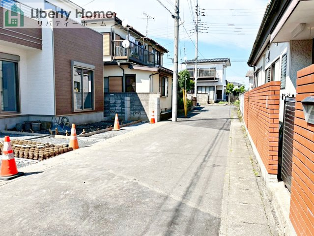 水戸市曙町　新築戸建　B号棟の前面道路含む現地写真