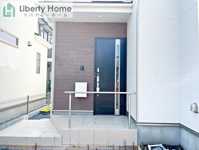 水戸市曙町　新築戸建　B号棟のエントランス