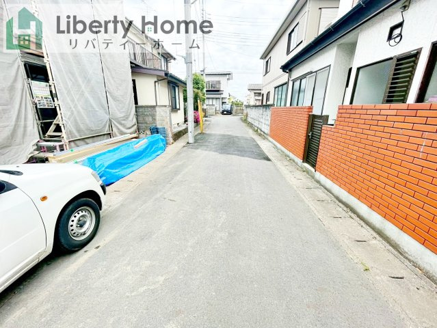 水戸市曙町　新築戸建　B号棟の前面道路含む現地写真