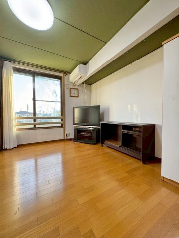 野洲市冨波甲　中古戸建てのその他|2F 7.4帖洋室。エアコン付きで年中快適です。
