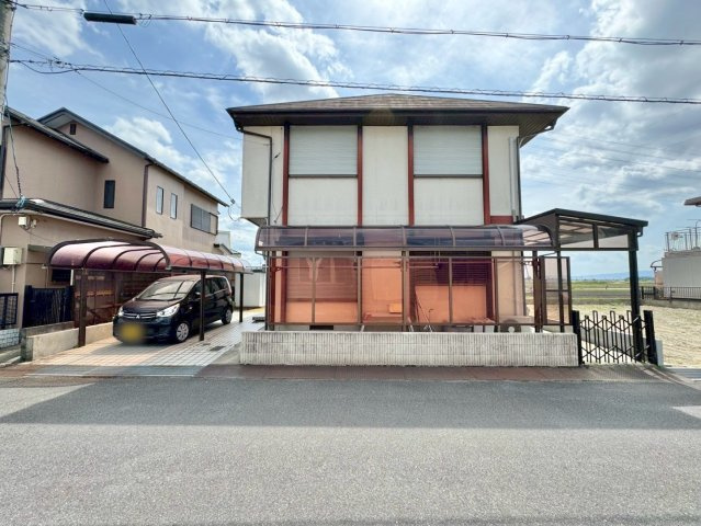 野洲市冨波甲　中古戸建ての駐車場|駐車2台可。（カーポート付き）