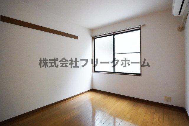 小金井市東町４丁目のアパートの居間・リビング